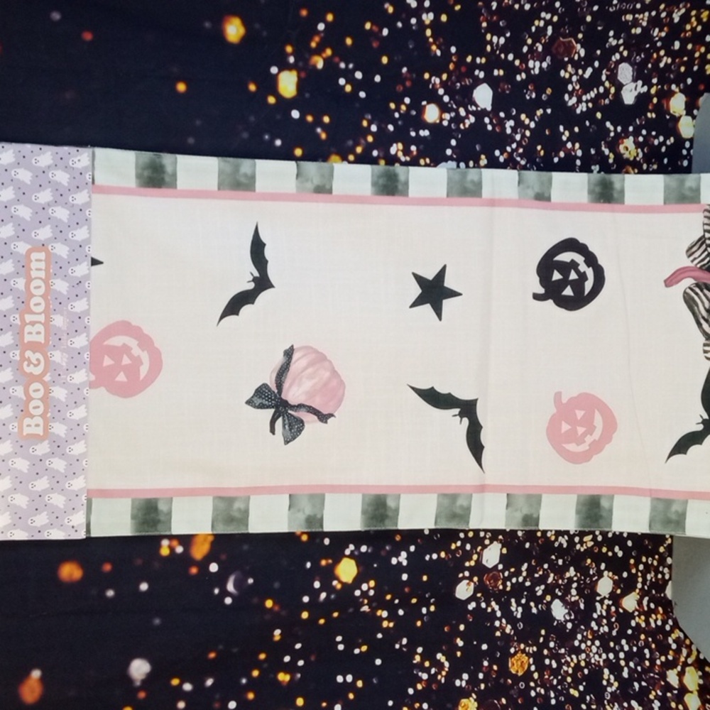 👻 Halloween Themed Table Runner with Pink Pumpkins